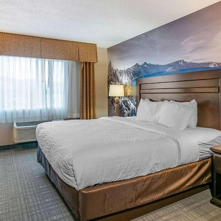 Clarion Pointe Medford Hotel Екстериор снимка
