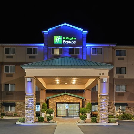 Clarion Pointe Medford Hotel Екстериор снимка