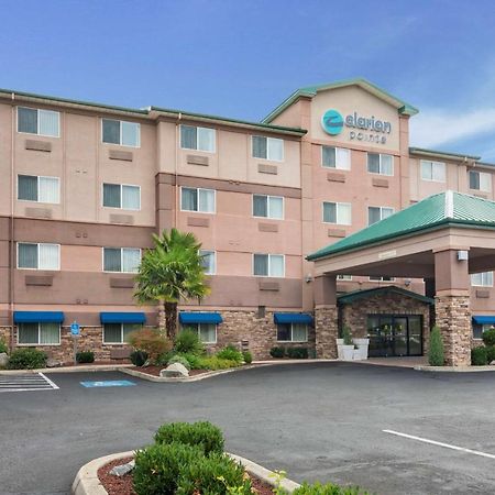 Clarion Pointe Medford Hotel Екстериор снимка