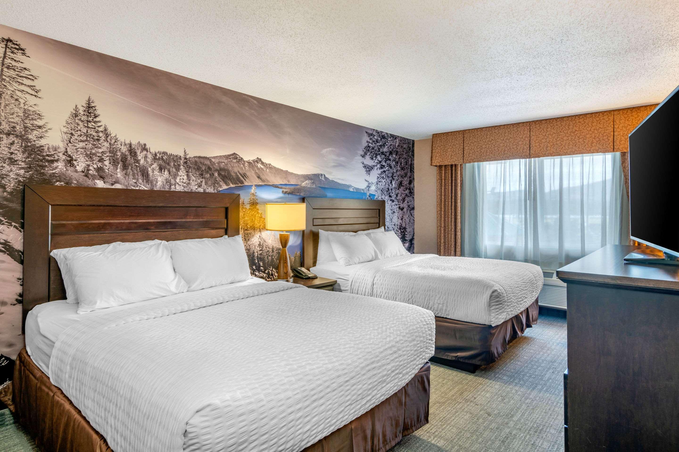 Clarion Pointe Medford Hotel Екстериор снимка
