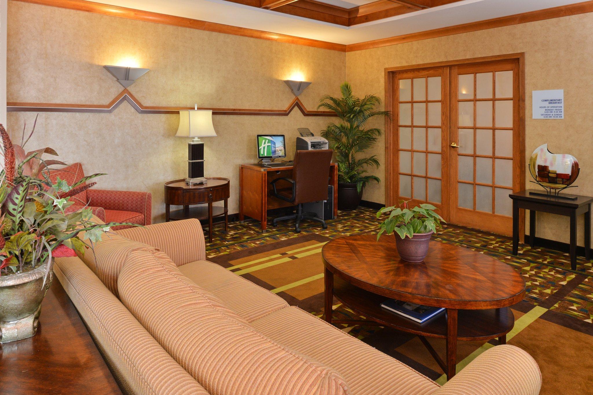 Clarion Pointe Medford Hotel Екстериор снимка