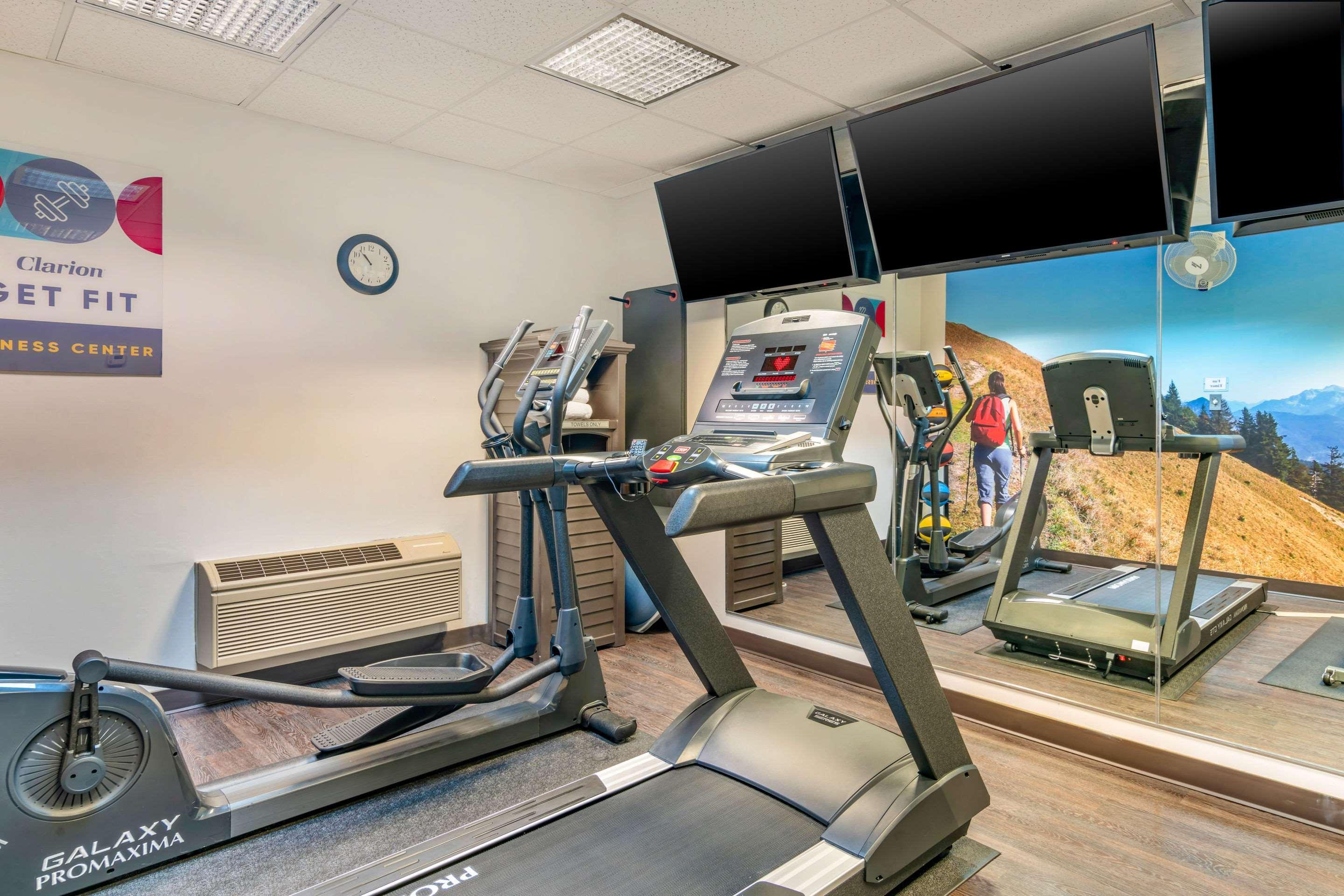 Clarion Pointe Medford Hotel Екстериор снимка