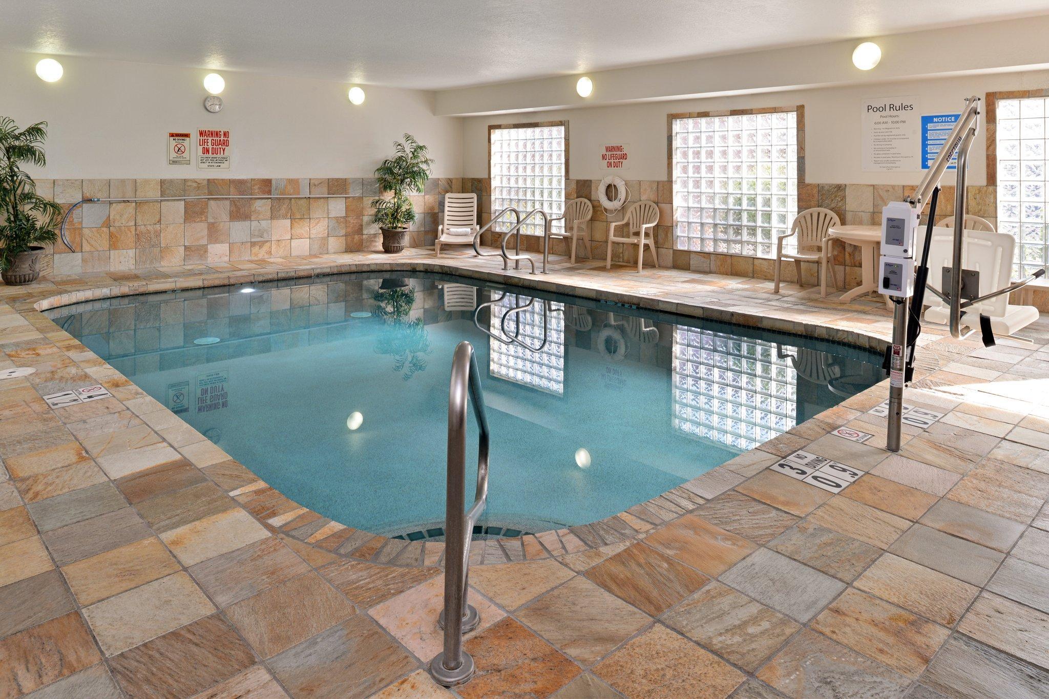Clarion Pointe Medford Hotel Екстериор снимка