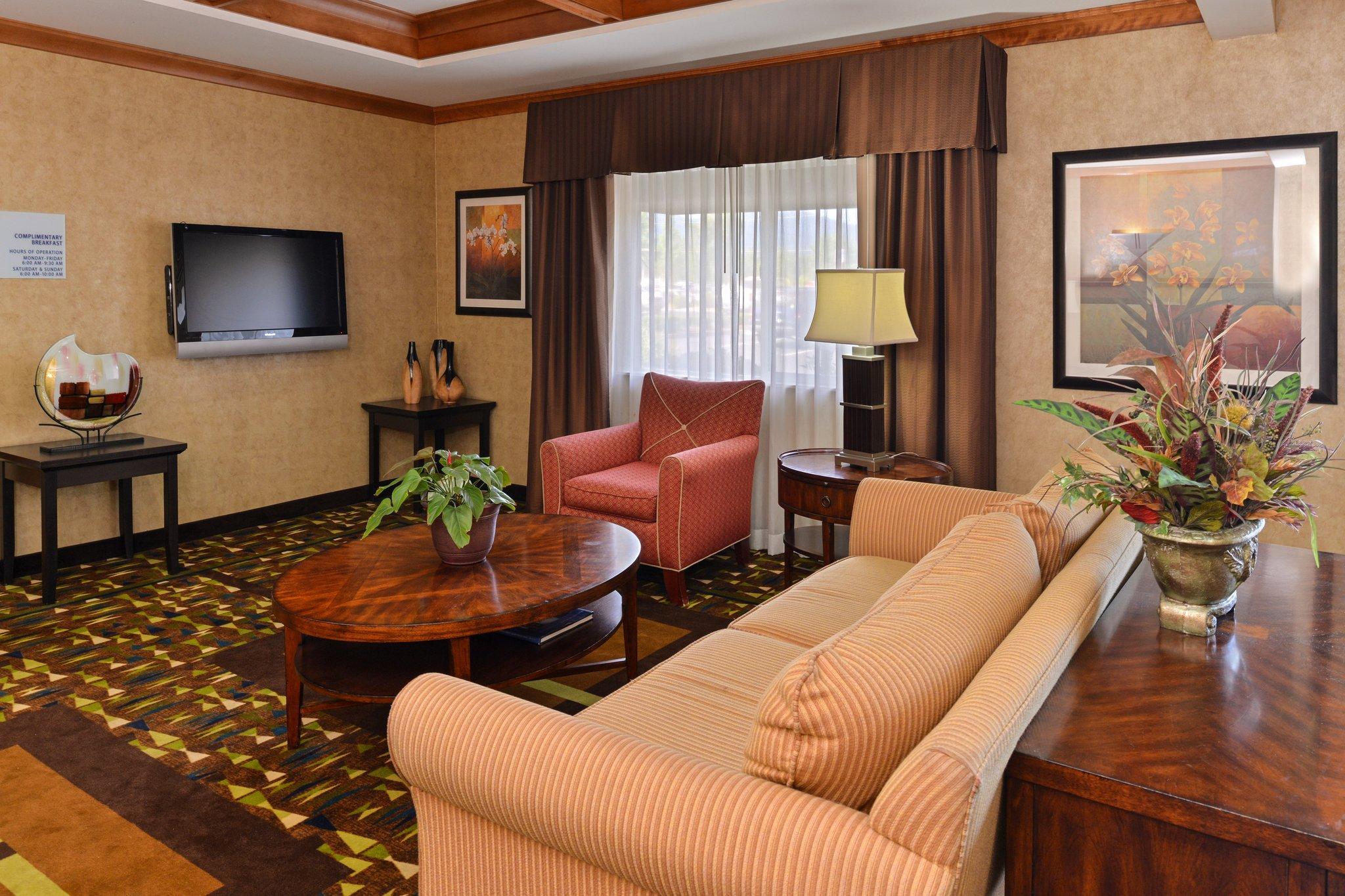 Clarion Pointe Medford Hotel Екстериор снимка