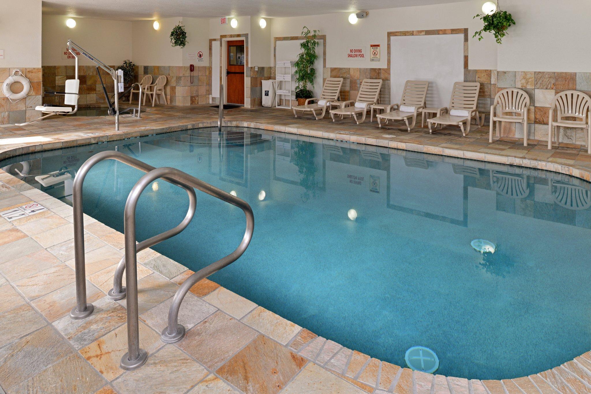 Clarion Pointe Medford Hotel Екстериор снимка
