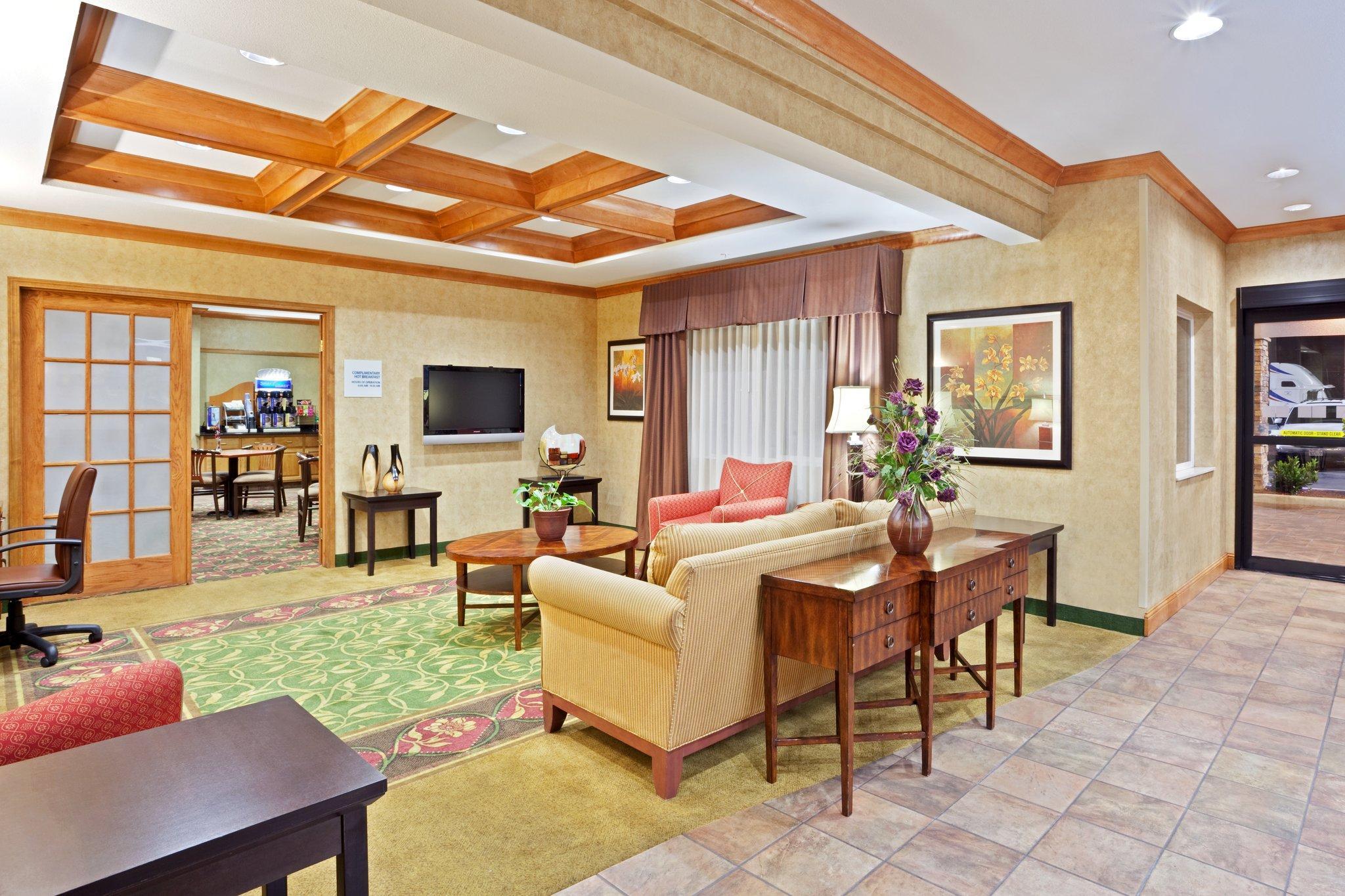 Clarion Pointe Medford Hotel Екстериор снимка