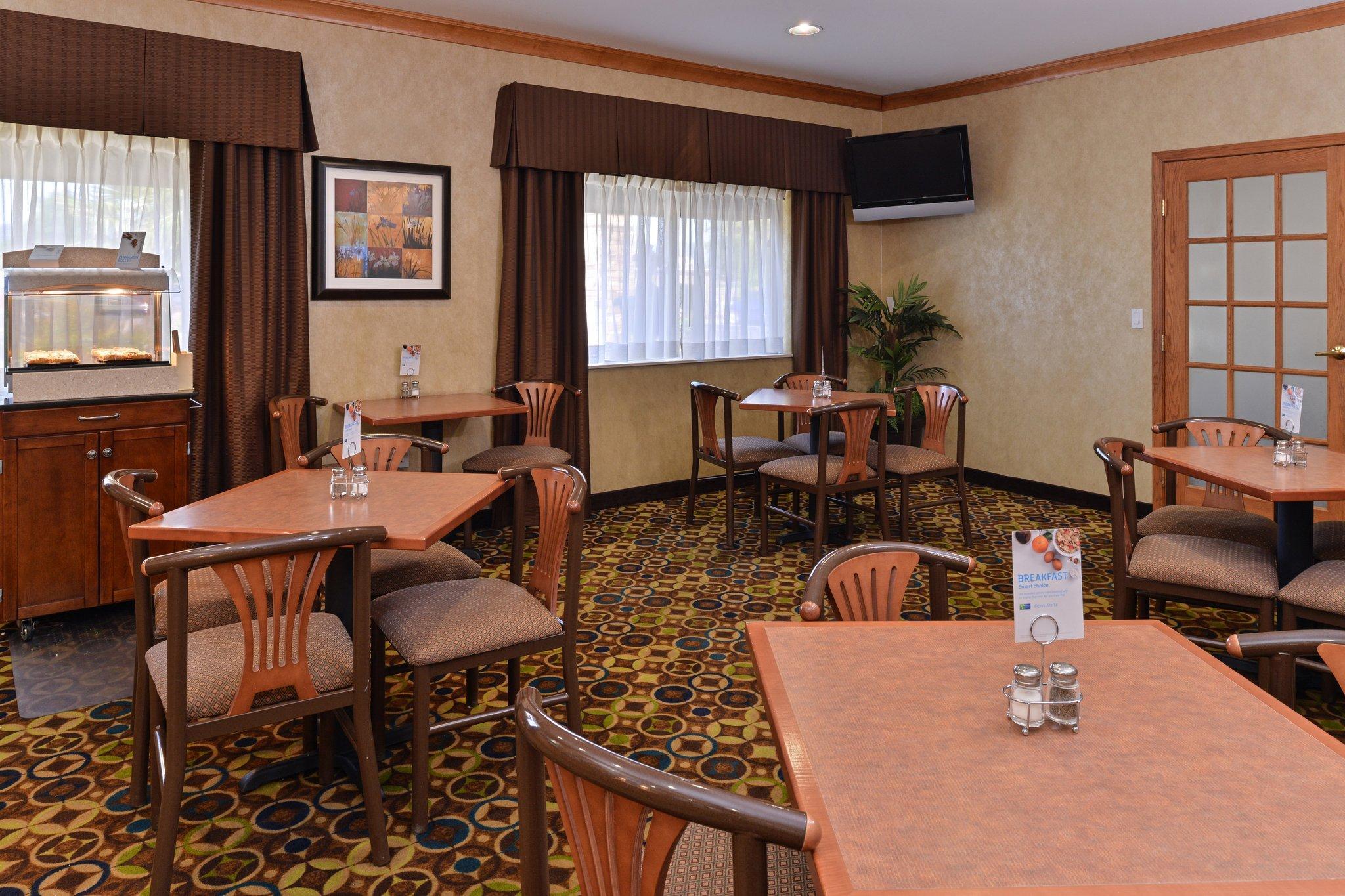 Clarion Pointe Medford Hotel Екстериор снимка