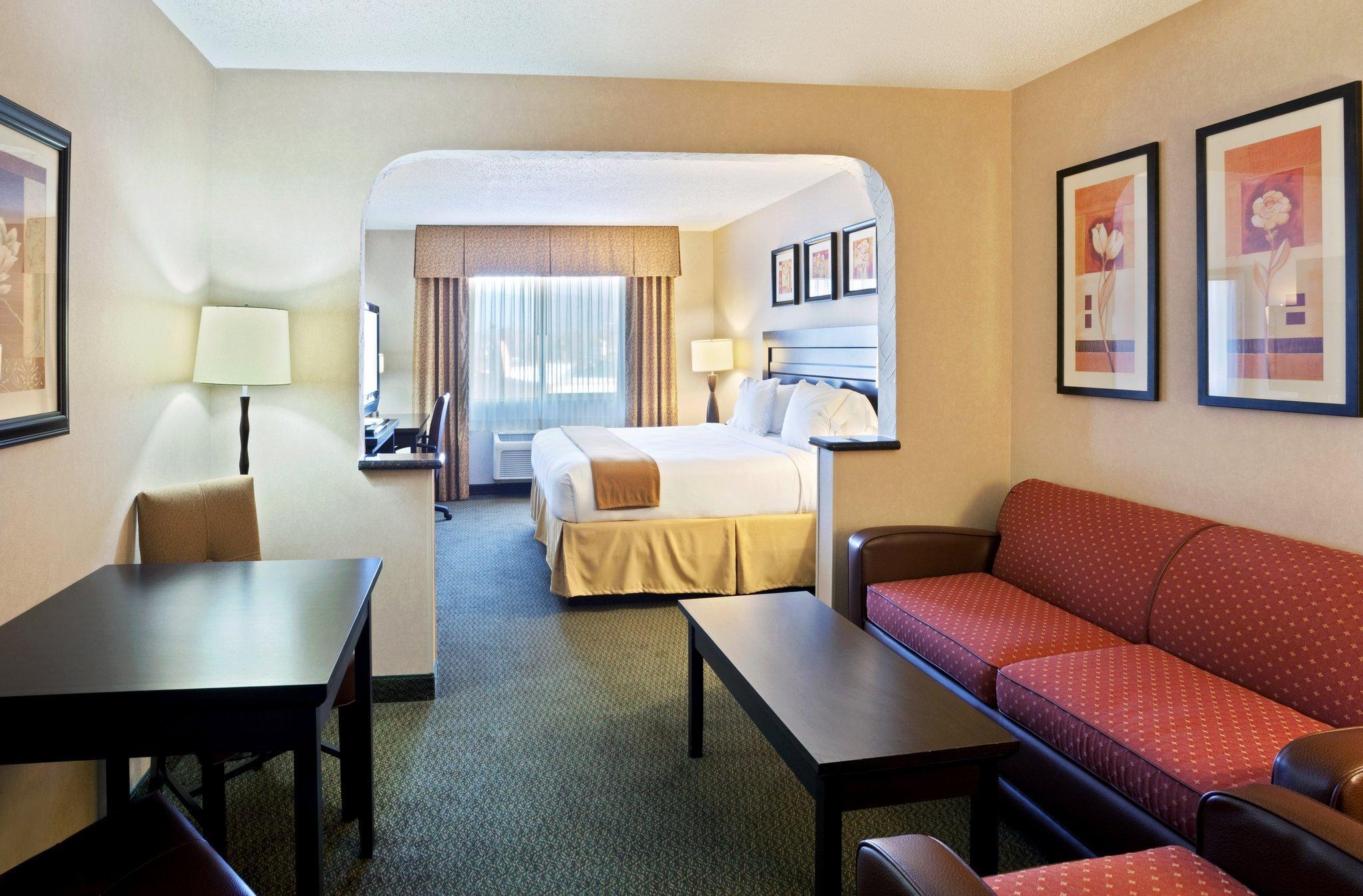 Clarion Pointe Medford Hotel Екстериор снимка
