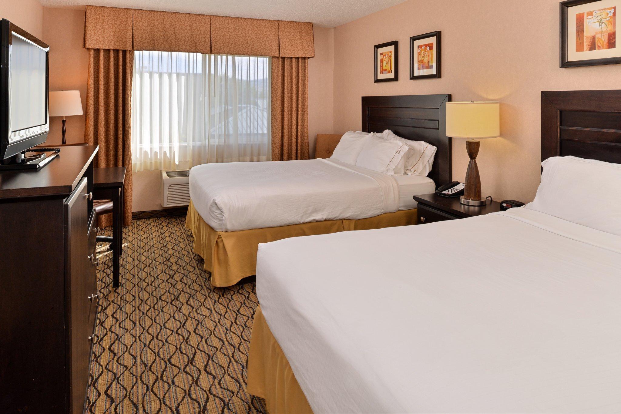 Clarion Pointe Medford Hotel Екстериор снимка