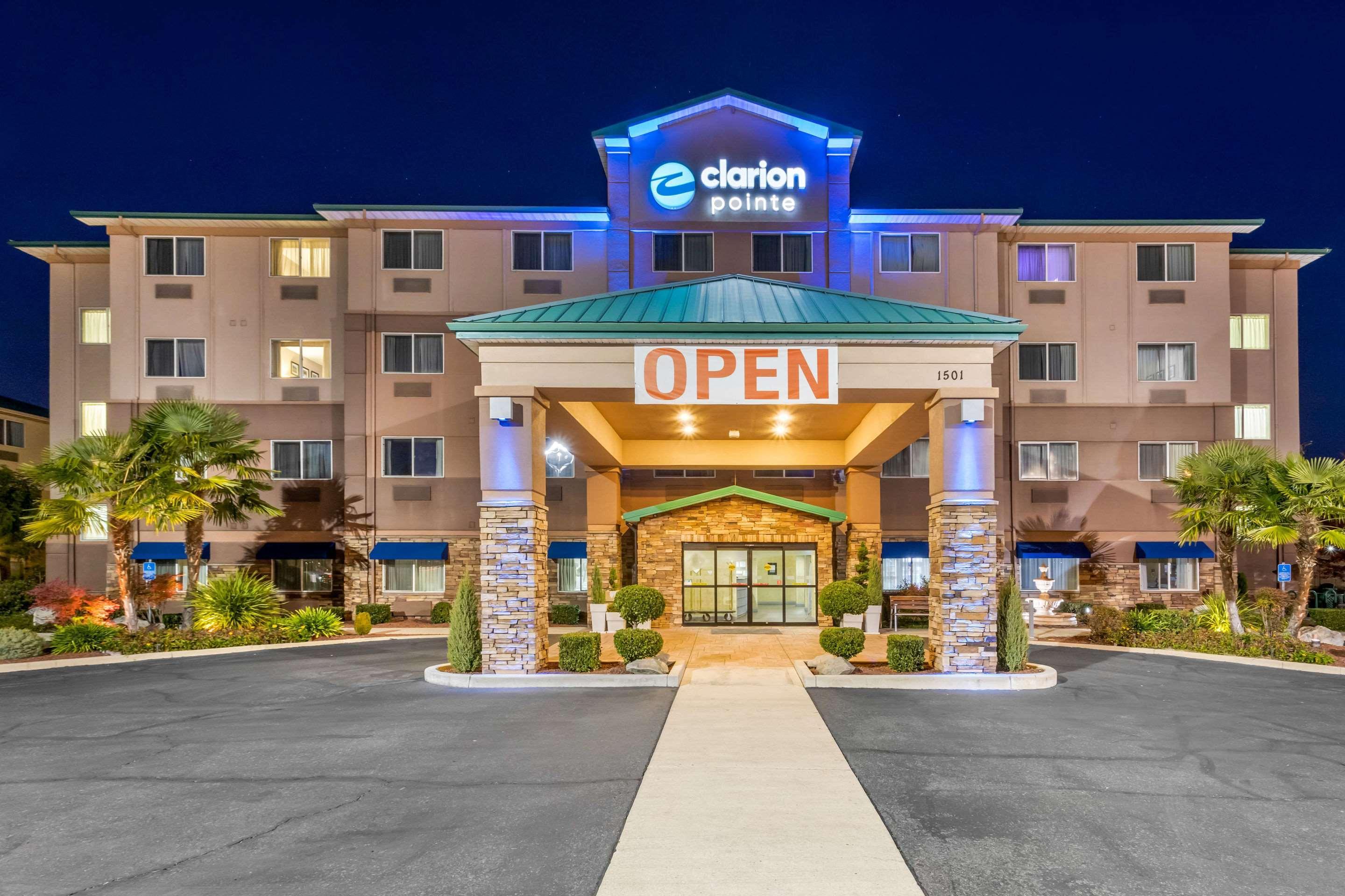 Clarion Pointe Medford Hotel Екстериор снимка