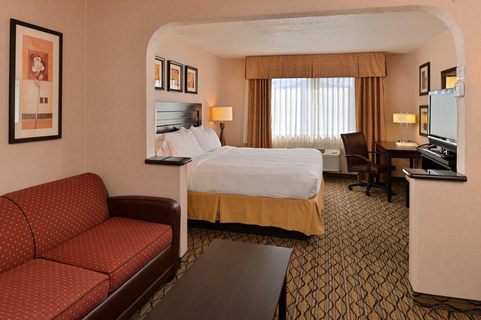 Clarion Pointe Medford Hotel Екстериор снимка