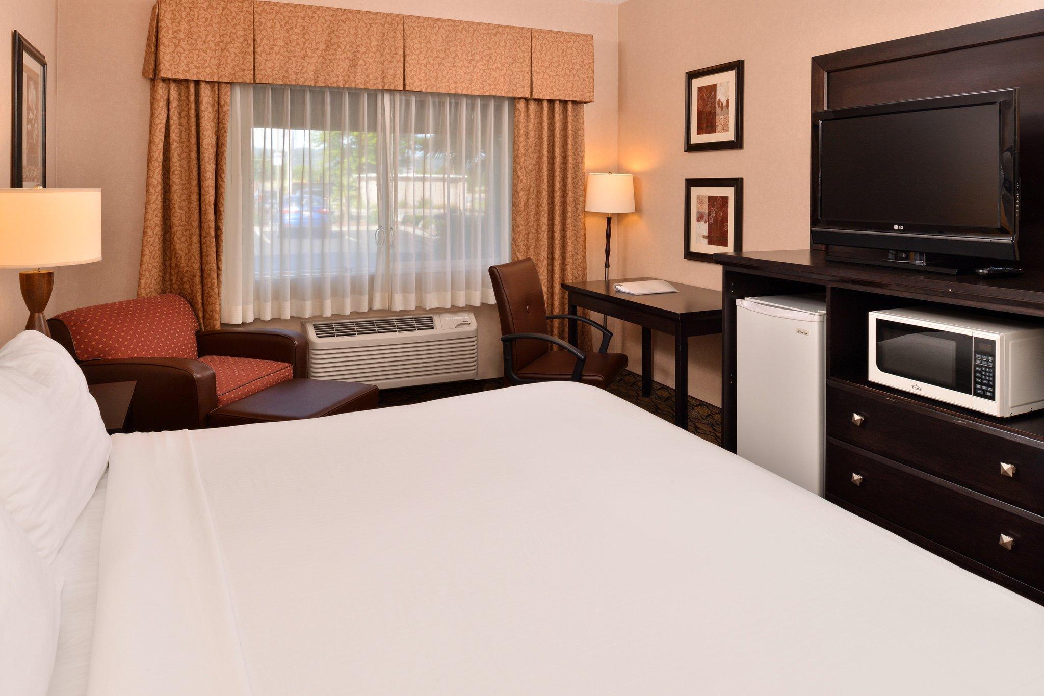 Clarion Pointe Medford Hotel Екстериор снимка