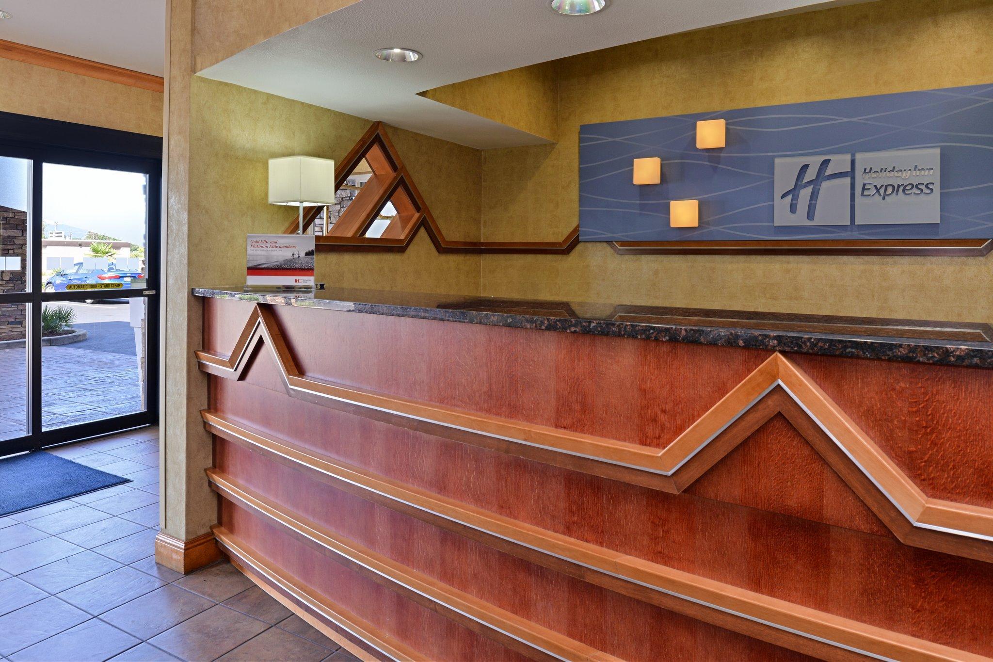 Clarion Pointe Medford Hotel Екстериор снимка