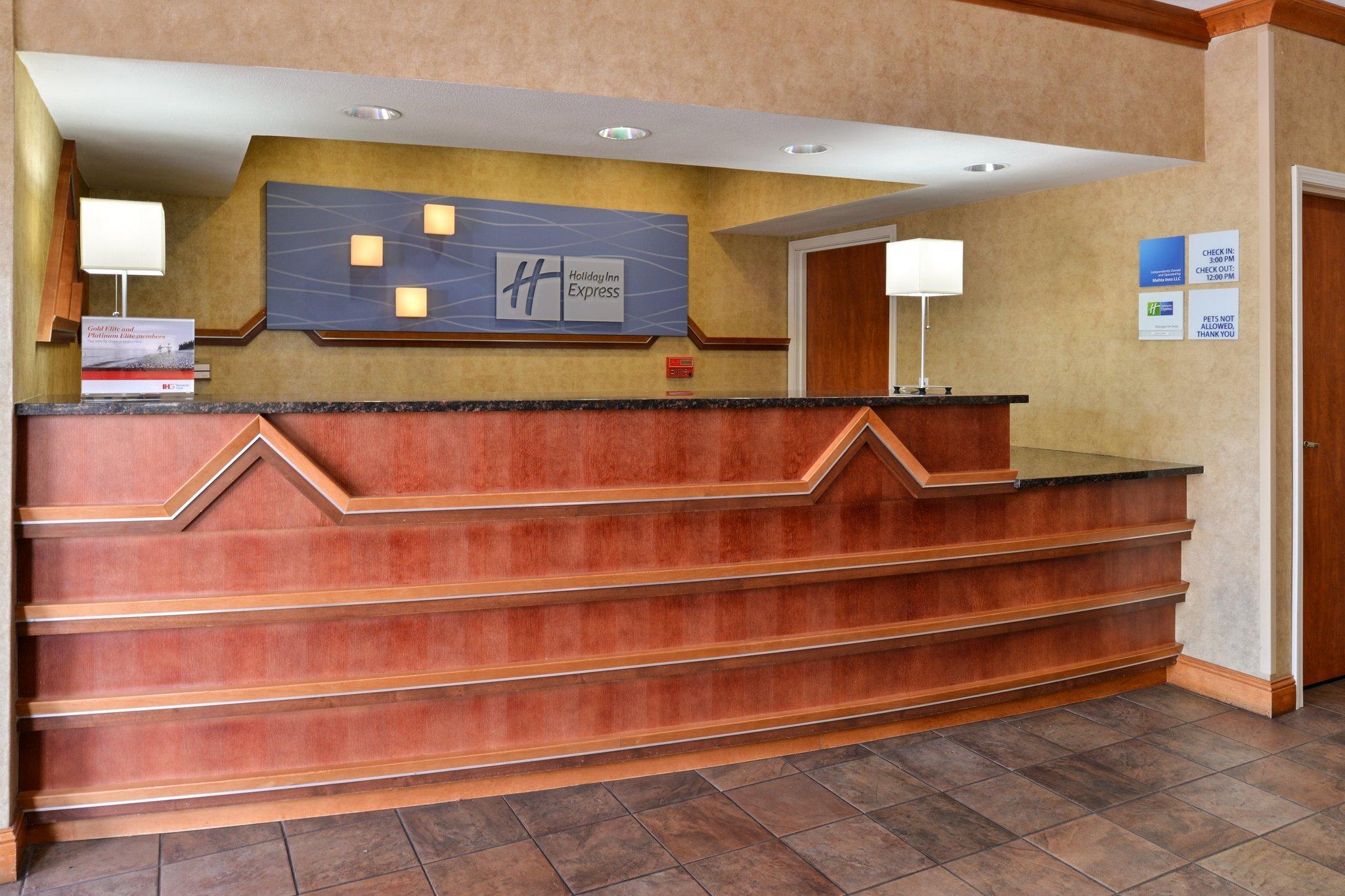 Clarion Pointe Medford Hotel Екстериор снимка