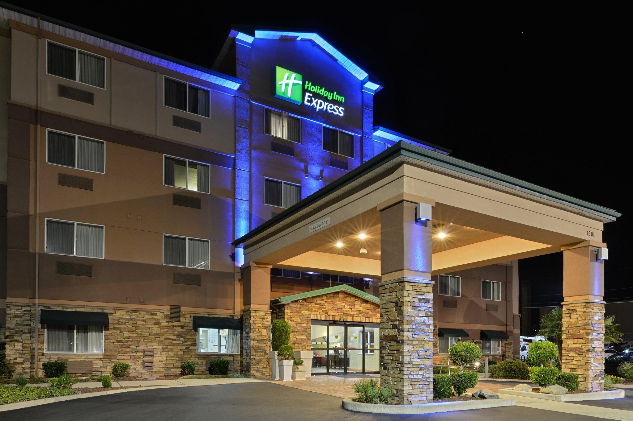 Clarion Pointe Medford Hotel Екстериор снимка