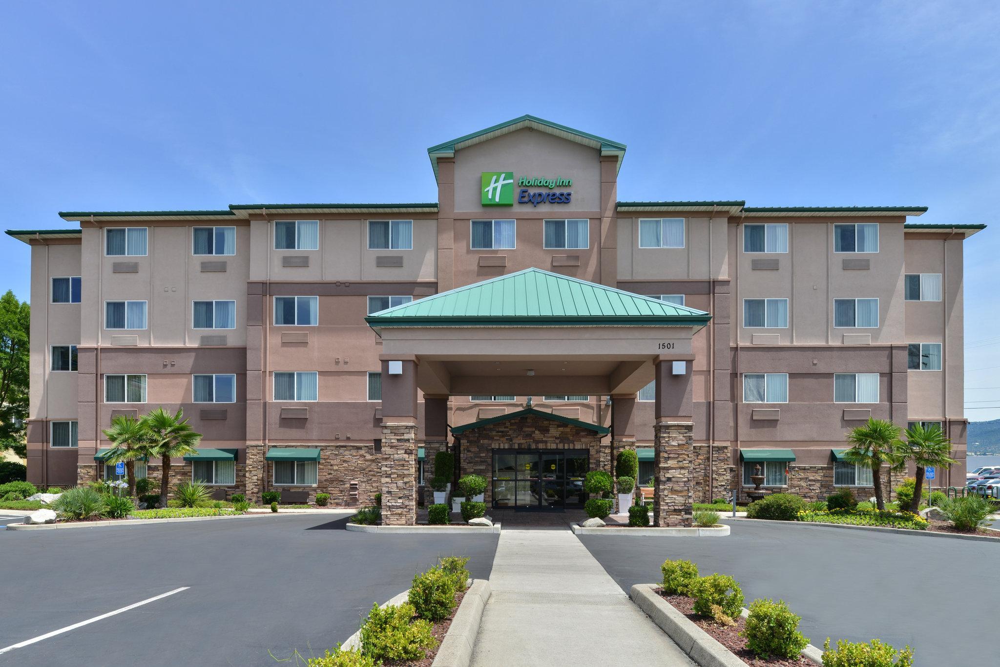 Clarion Pointe Medford Hotel Екстериор снимка