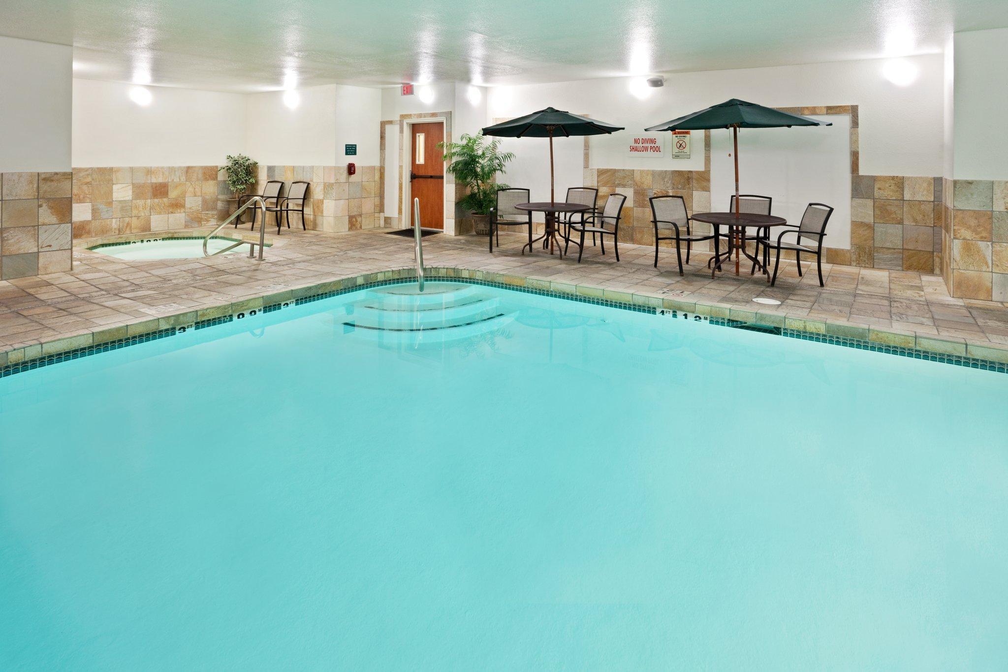 Clarion Pointe Medford Hotel Екстериор снимка