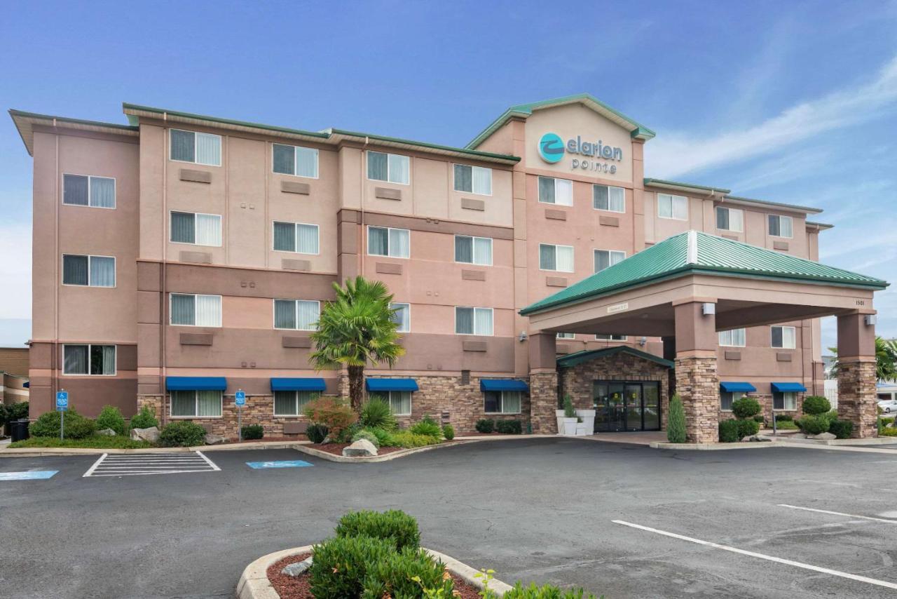 Clarion Pointe Medford Hotel Екстериор снимка