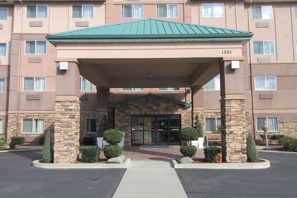 Clarion Pointe Medford Hotel Екстериор снимка